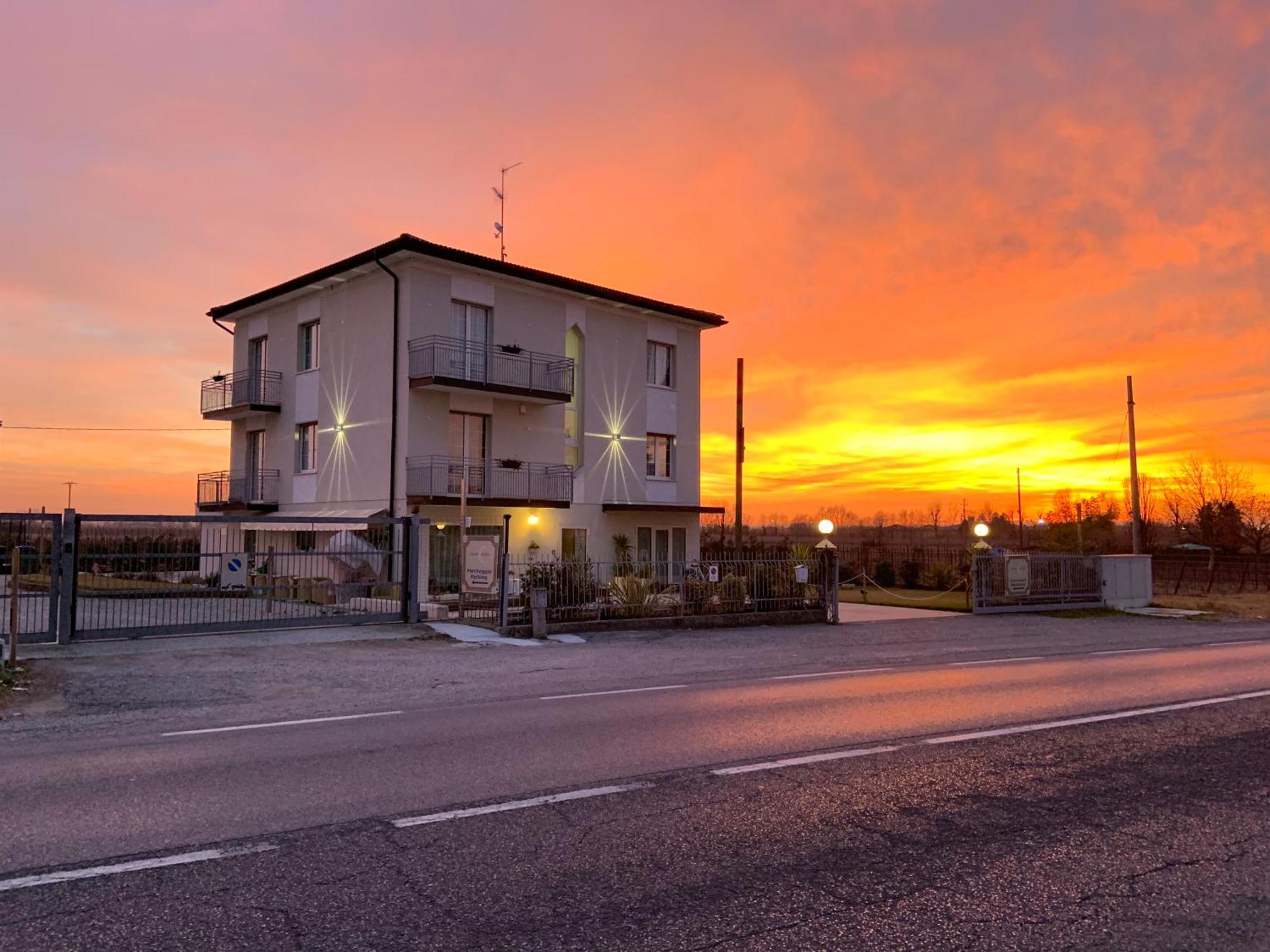 Incanto Di Luna Hotel Sirmione Eksteriør billede